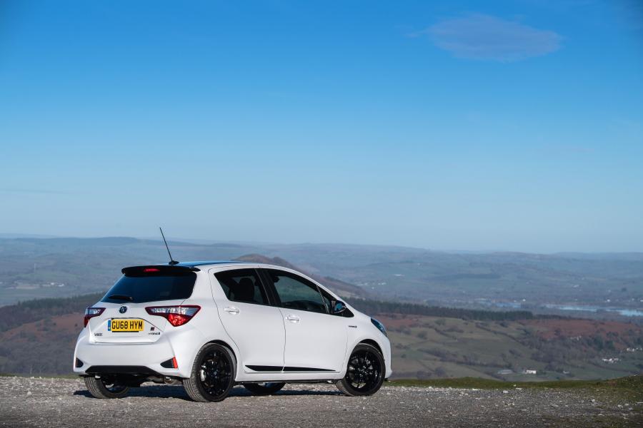  Toyota Yaris Hybrid GR Sport 2019 года  (UK) (фото 33 из 40)